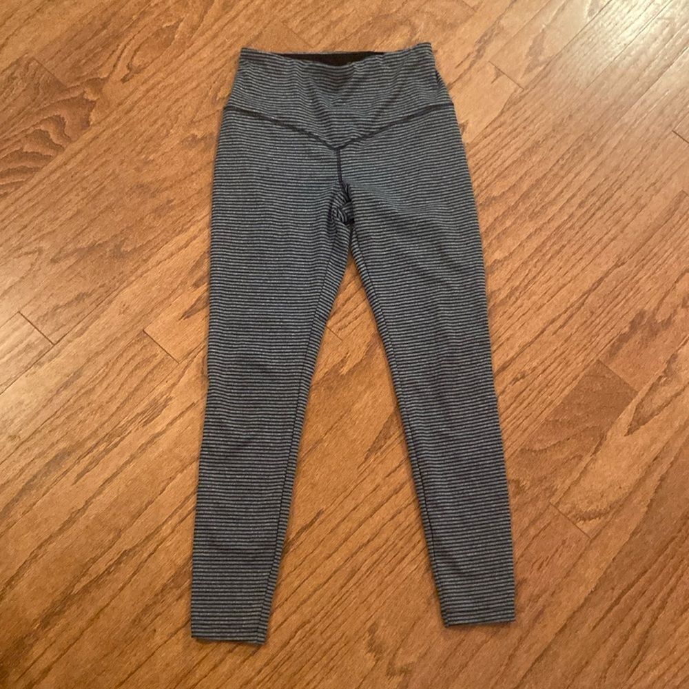 Vogo Athletica stripped leggings size small - high-wasted black and gray